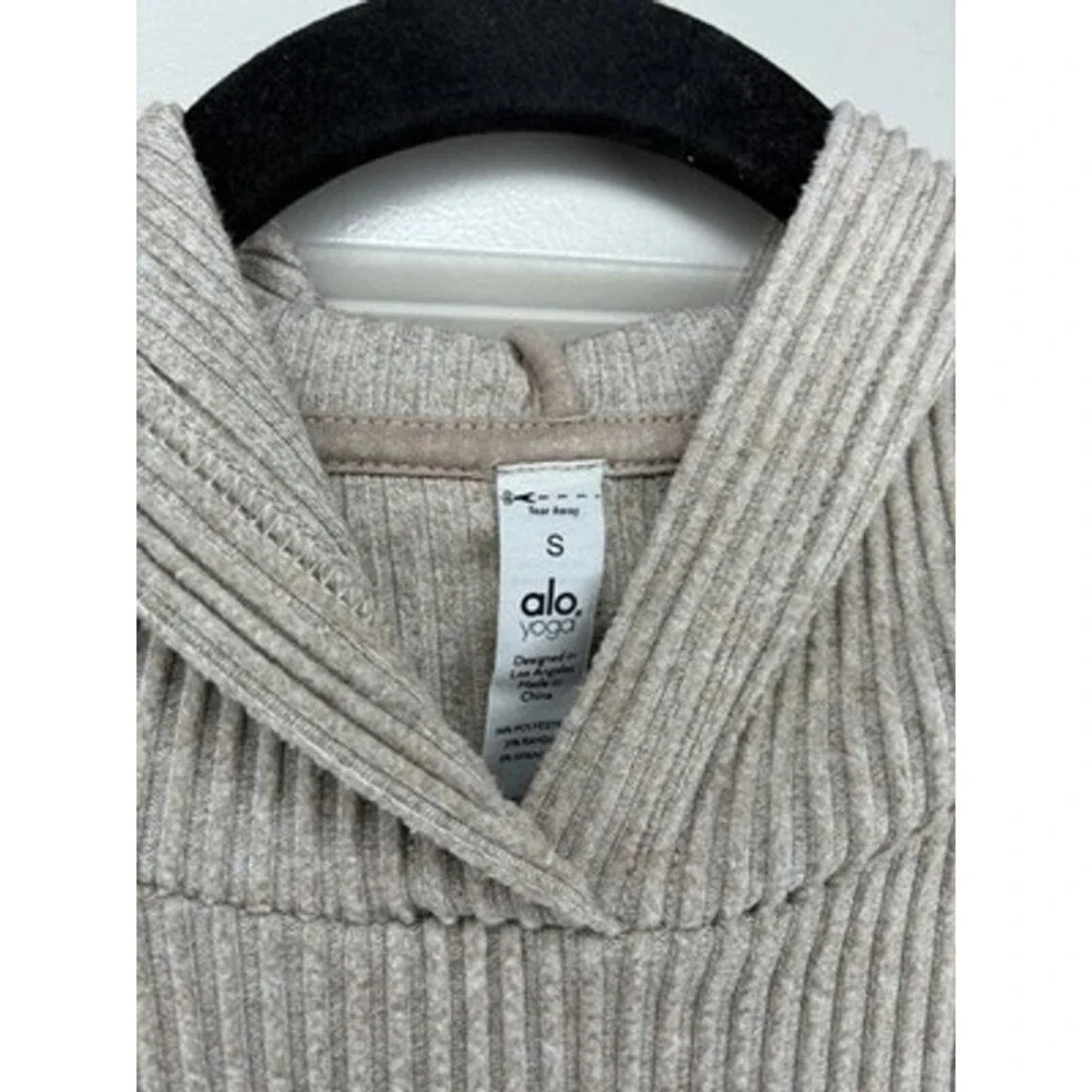 Alo Yoga Muse Hoodie in Gravel Size Small Cropped Ribbed